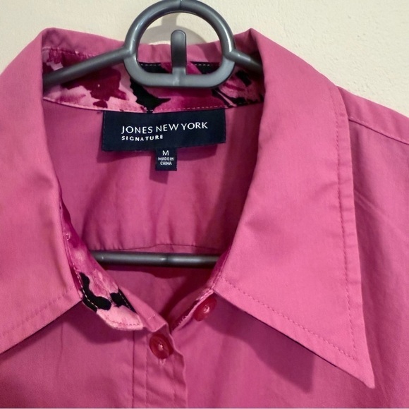 Jones New York Signature Pink Button-Up Shirt with Floral Accents size Medium - Picture 4 of 10